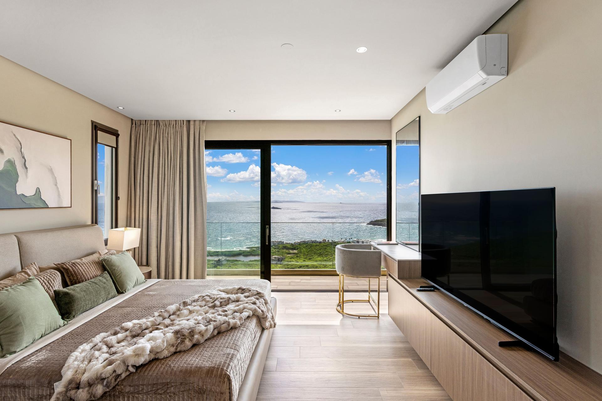 Contemporary Ocean‑View Apartment with Marble‑Veined Waterfall Island & Panoramic Glass Terrace